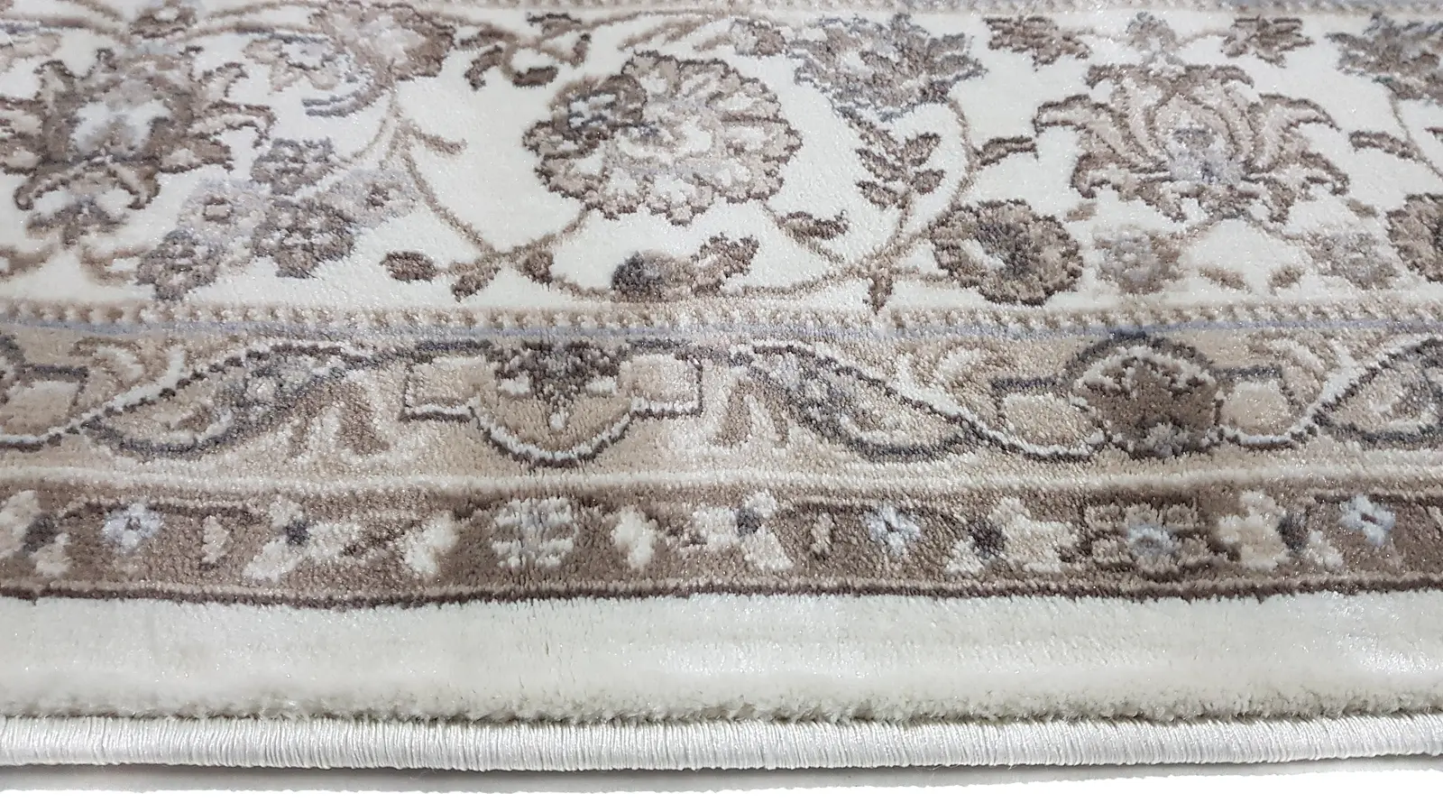 Класичний килим з поліестеру Argentum WHITE 4260D