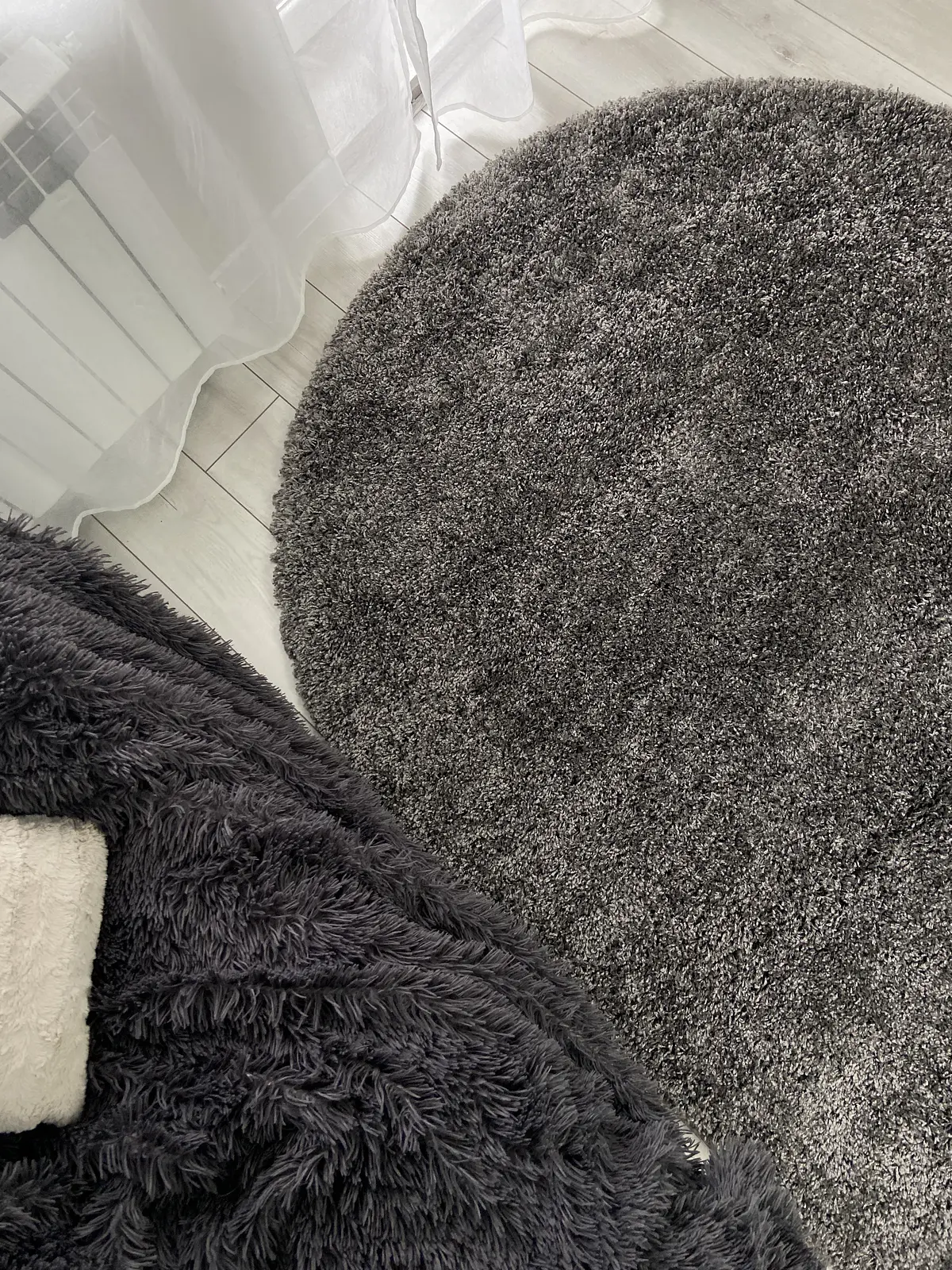 Пухнастий килим Plumis Lux Gray 6365A