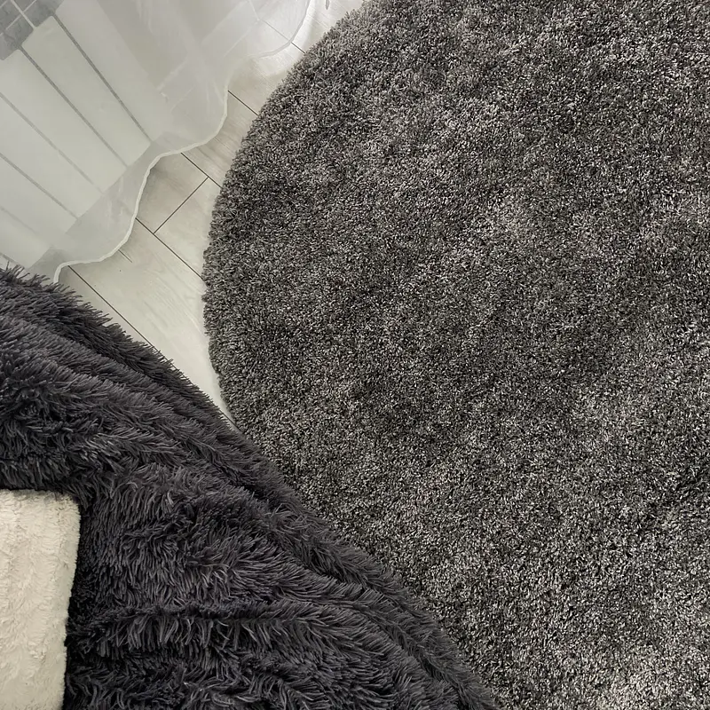 Пухнастий килим Plumis Lux Gray 6365A
